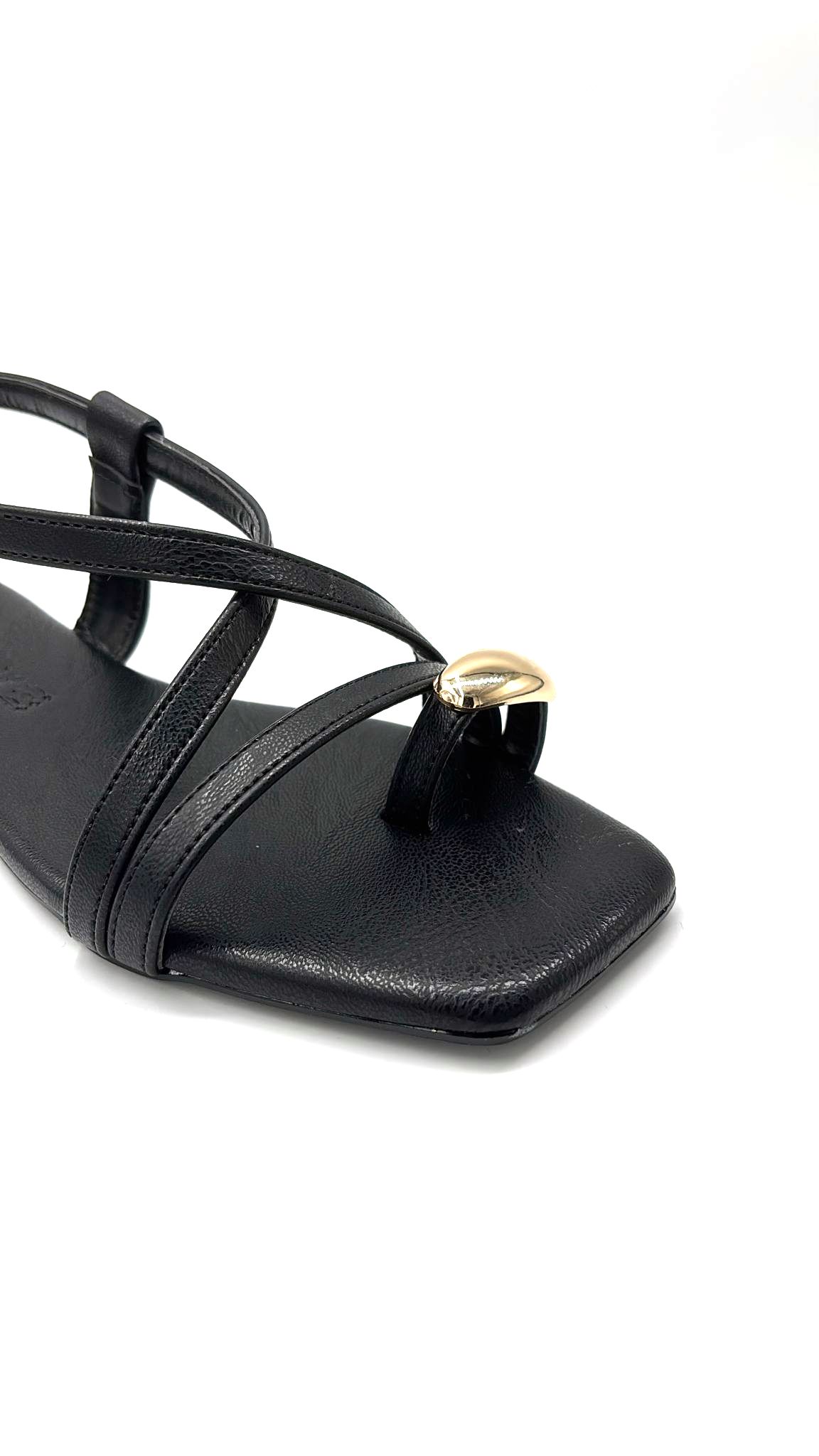 Kindep (Park Moda) Toka Detaylı Baş Parmak Günlük Kadın Sandalet SİYAH